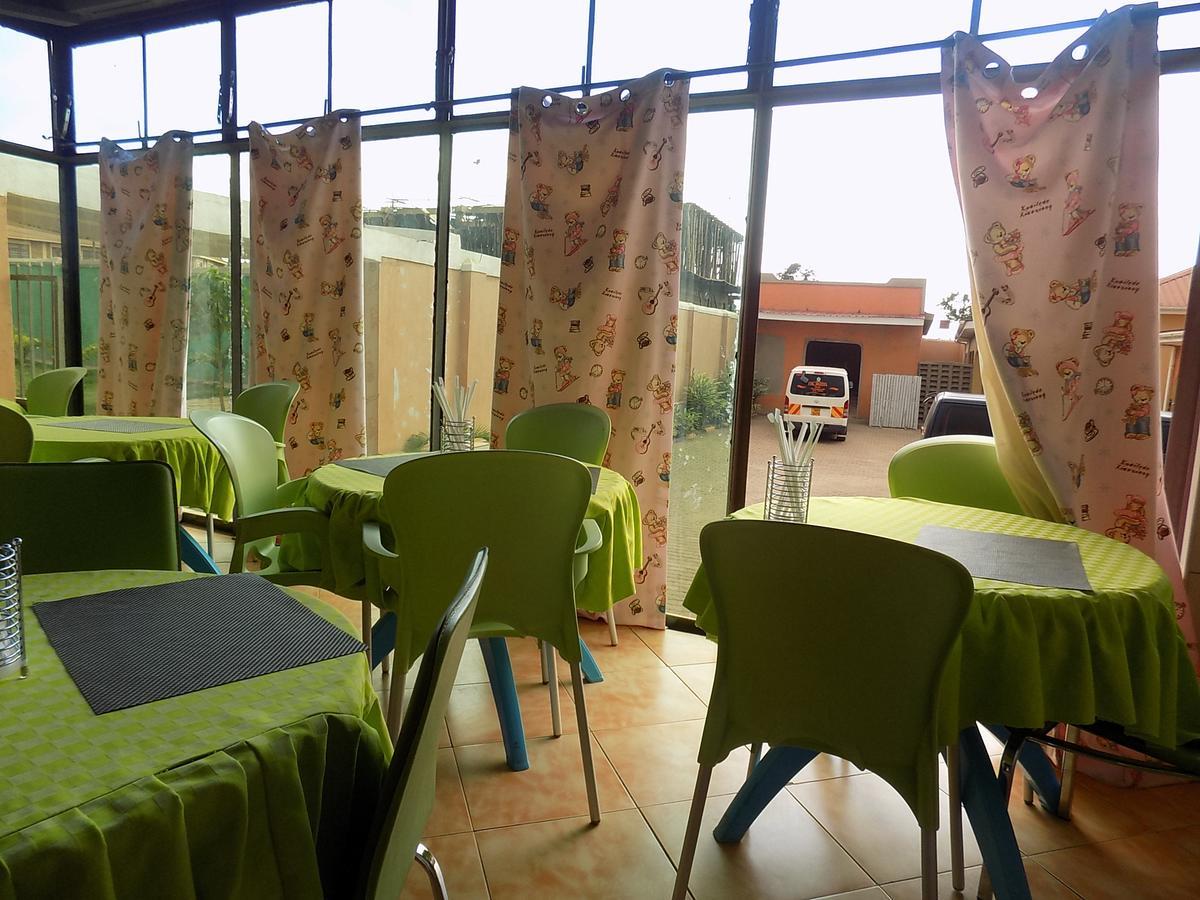 Tik Hotel Hoima エクステリア 写真