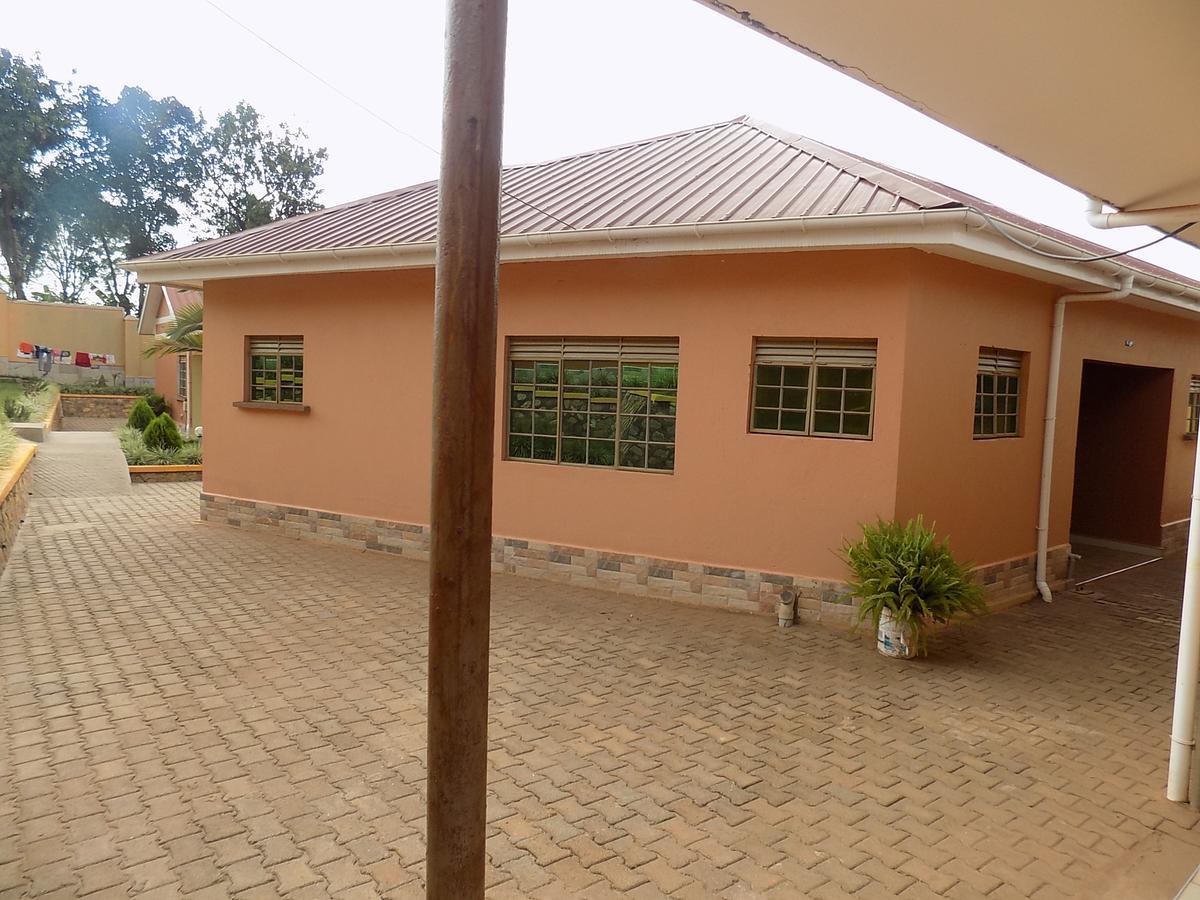 Tik Hotel Hoima エクステリア 写真
