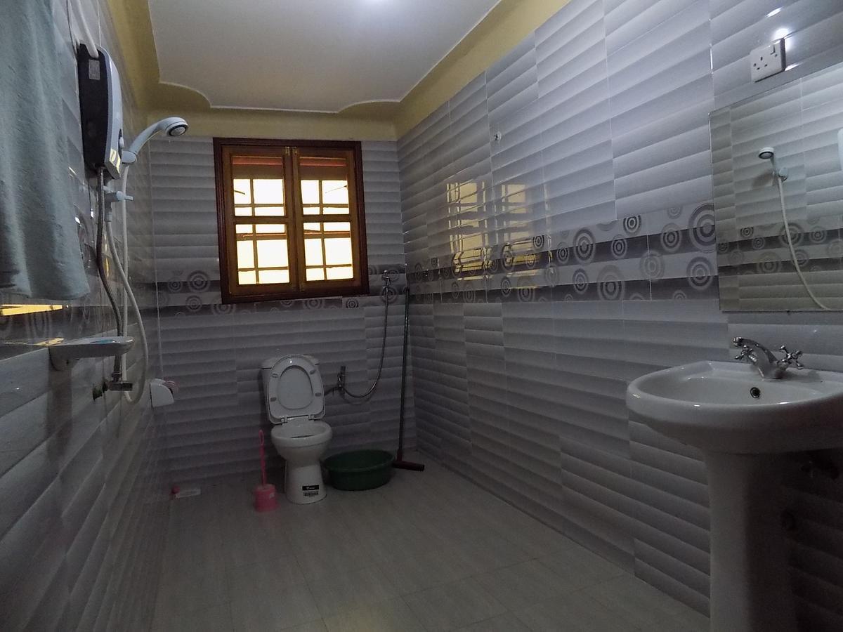 Tik Hotel Hoima エクステリア 写真