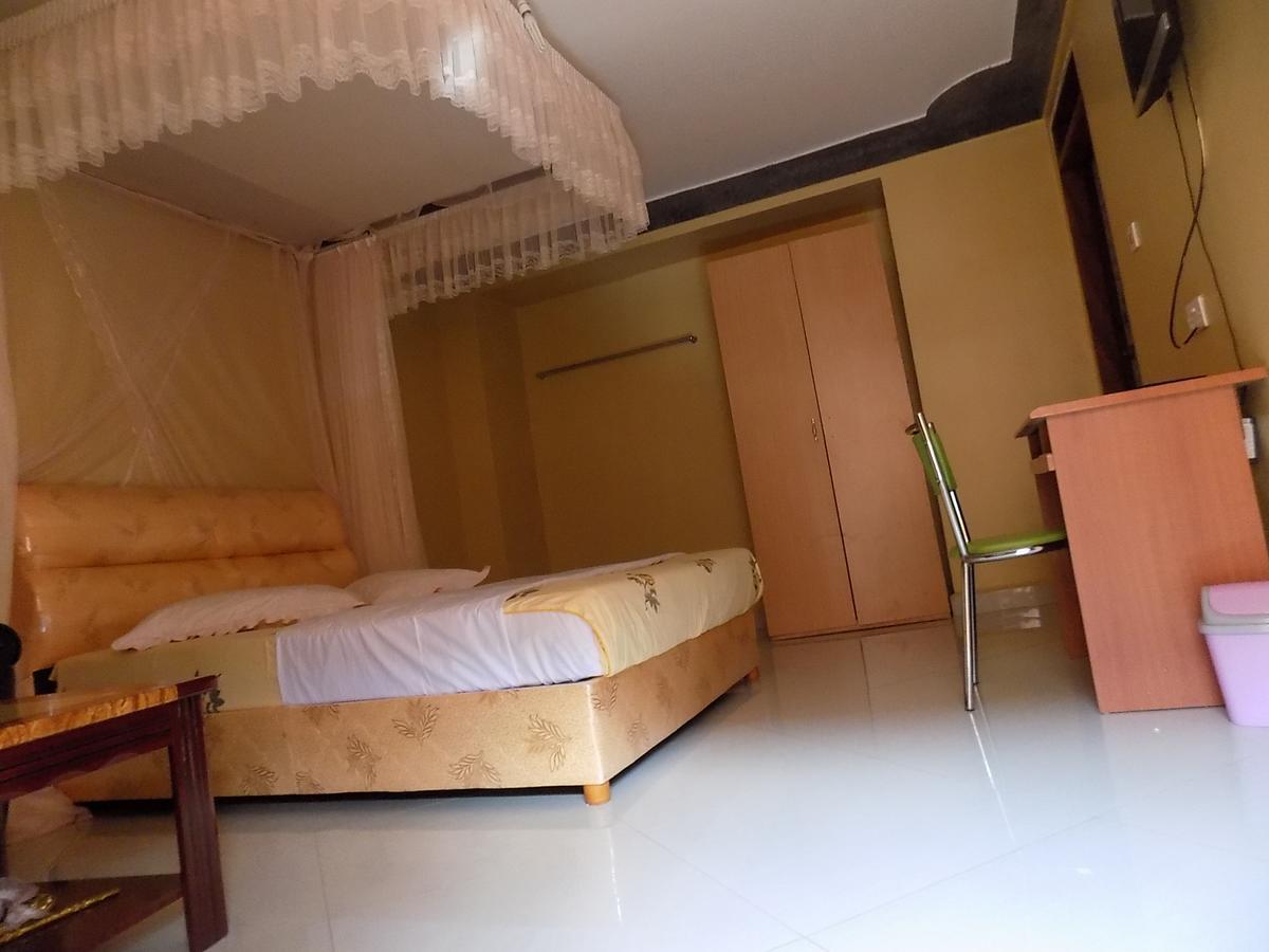 Tik Hotel Hoima エクステリア 写真
