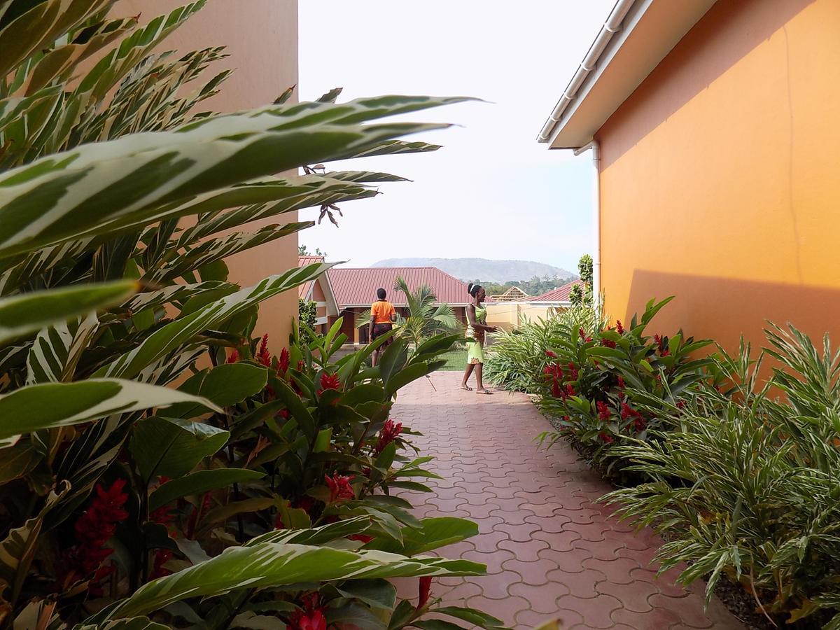 Tik Hotel Hoima エクステリア 写真