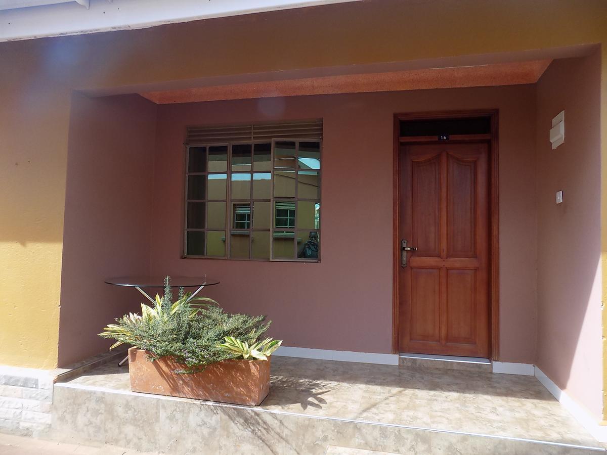 Tik Hotel Hoima エクステリア 写真